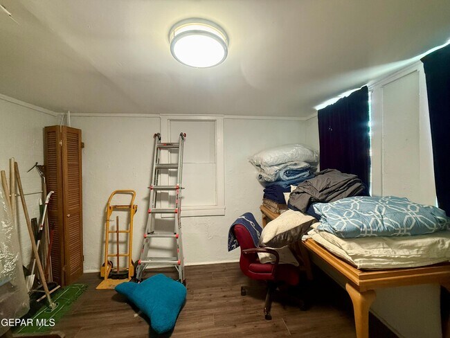 Building Photo - 1214 N Kansas St