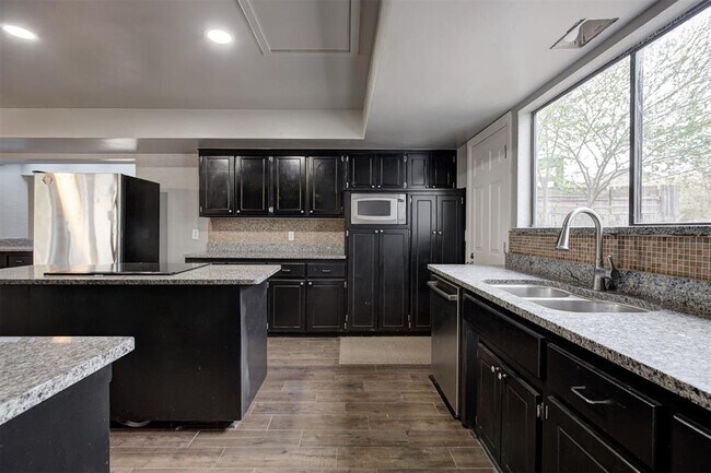 Building Photo - 2301 Tredington Way