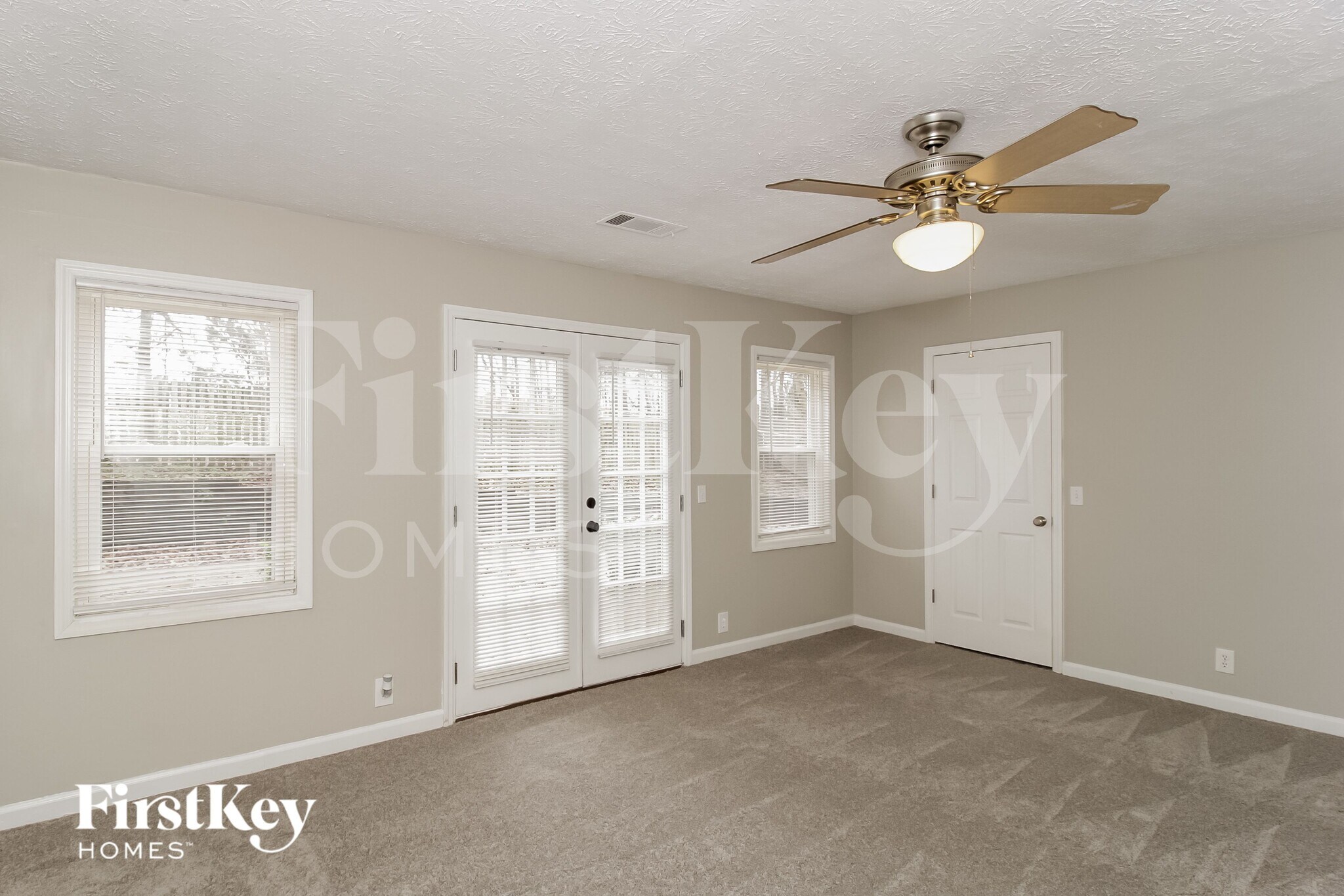 Building Photo - 289 Angla Dr SE