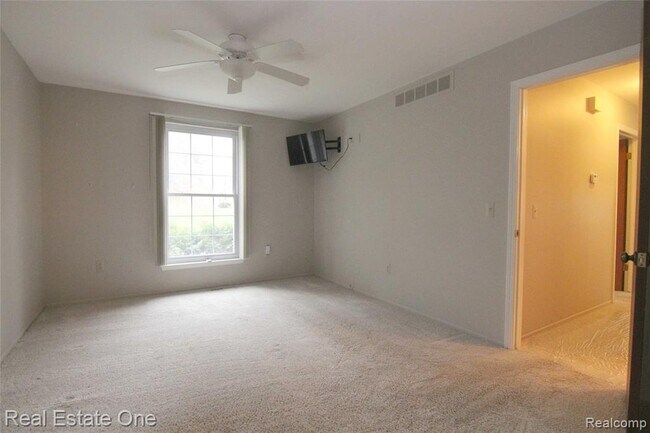 Building Photo - 2110 Hidden Meadows Dr