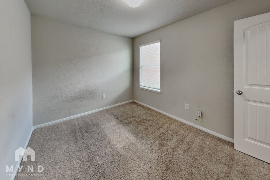Building Photo - 10808 Seguin St