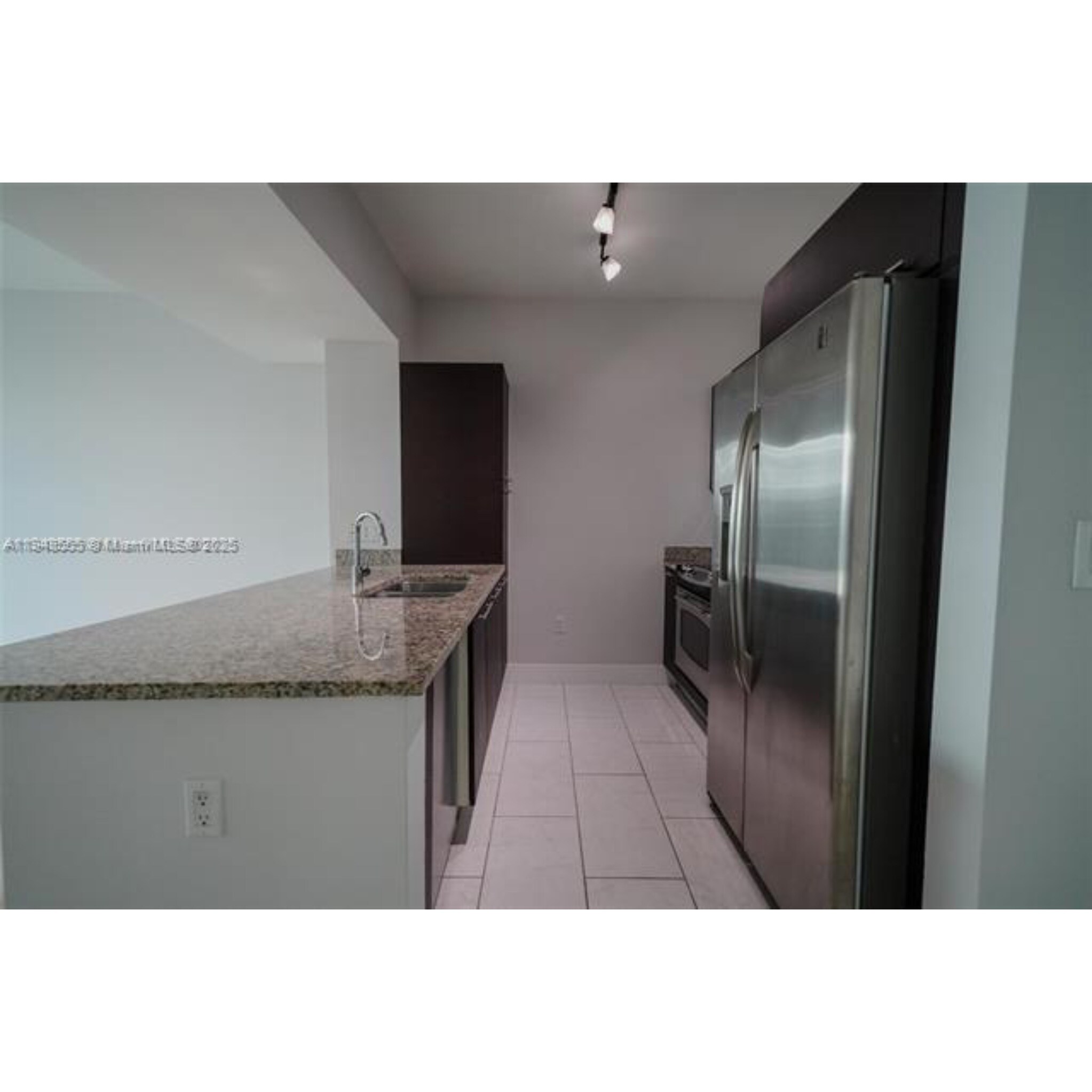 Building Photo - 950 Brickell Bay Dr