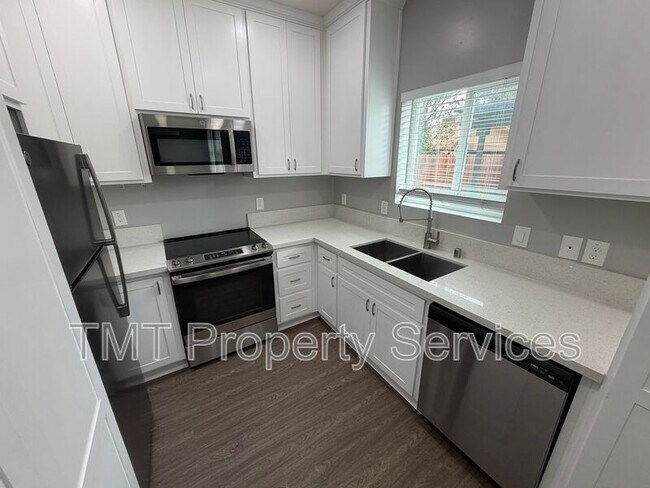 Building Photo - 1811 Helena Ave