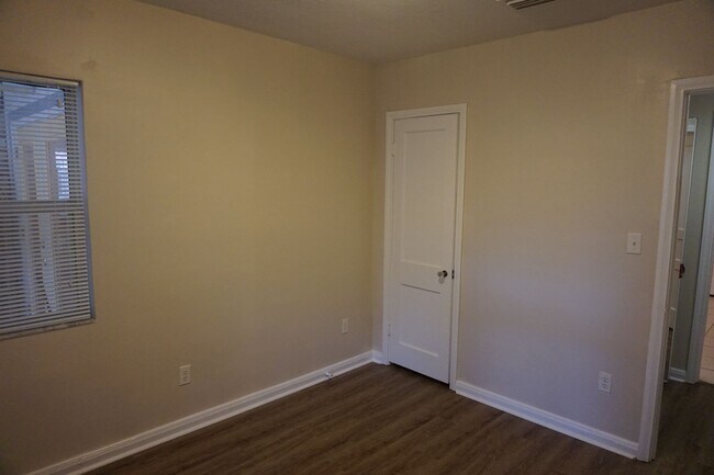 Building Photo - Beautiful 3 Bedroom House Behind Midtown