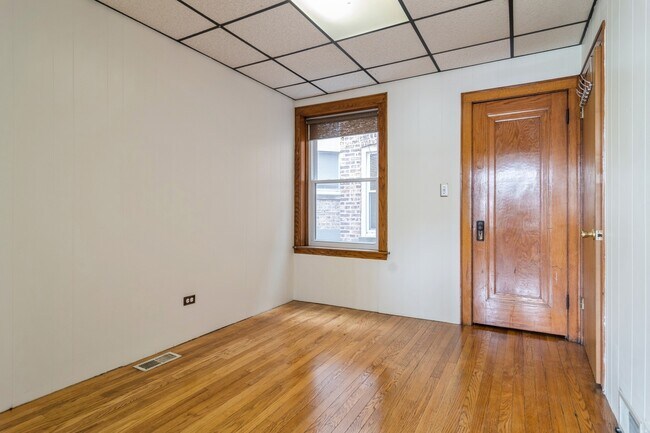 Building Photo - 3002 N Troy St