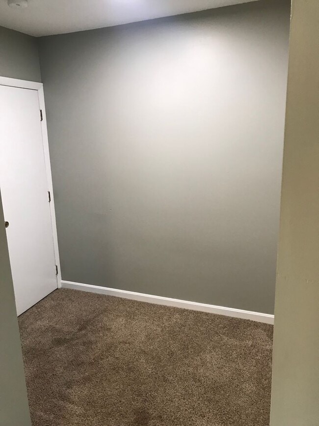 Building Photo - Nice Private Recently Updates One Bedroom ...
