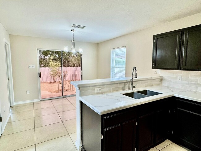 Building Photo - 2316 Old Spanish Trail