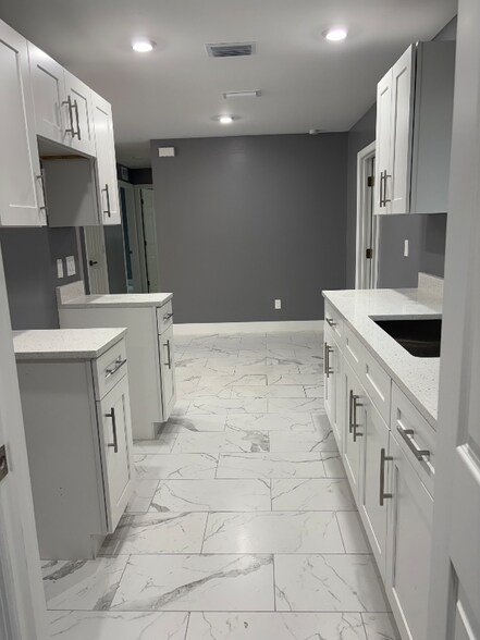 Building Photo - 4744 West Dr