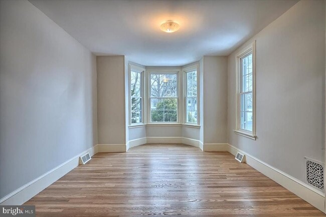 Building Photo - 413 W Louther St