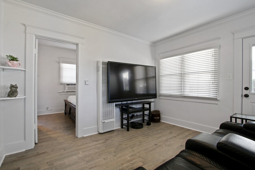 Building Photo - 4002 E Colorado St