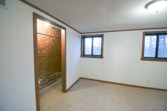 Building Photo - 44 Glen Torr