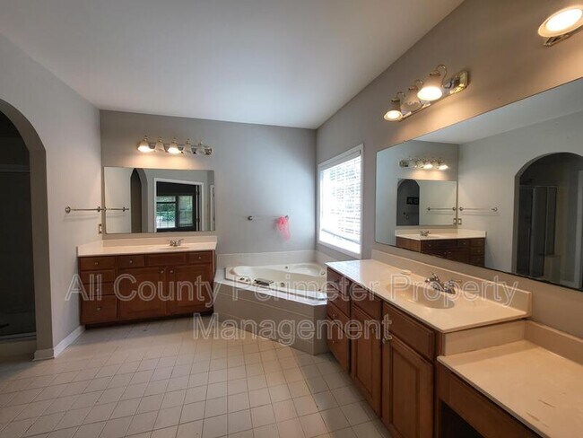 Building Photo - 380 Simonton Crest Dr SE