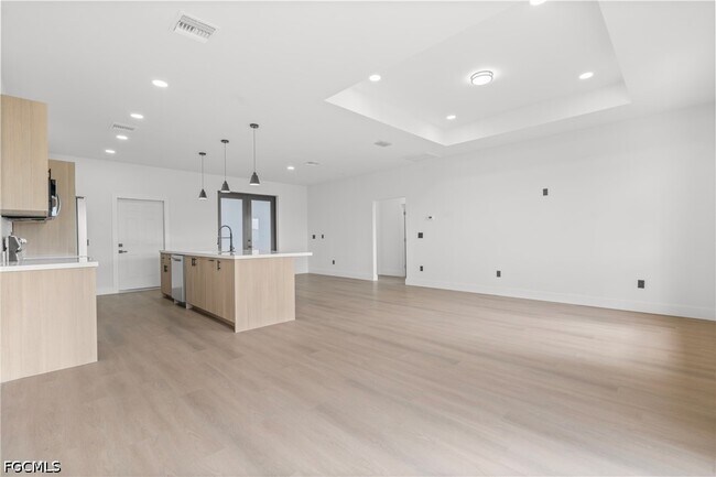 Building Photo - 8033 Oakleaf Cir