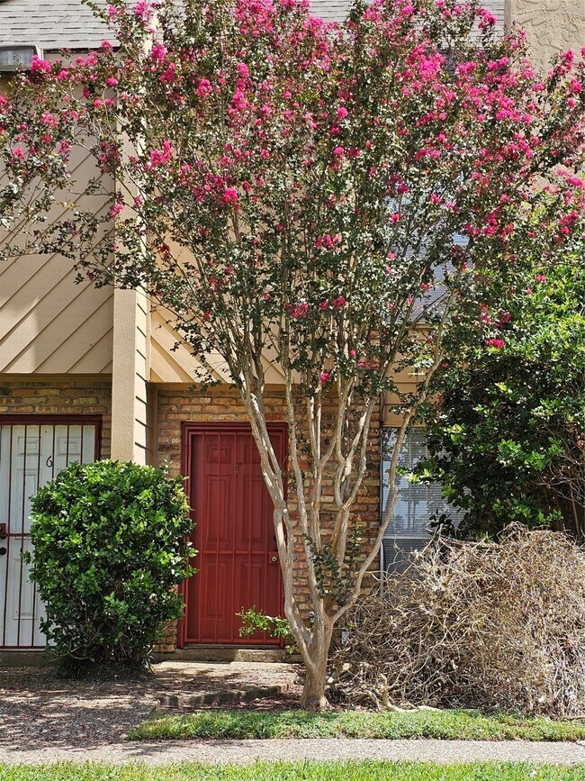 Primary Photo - 3303 W Greenridge Dr