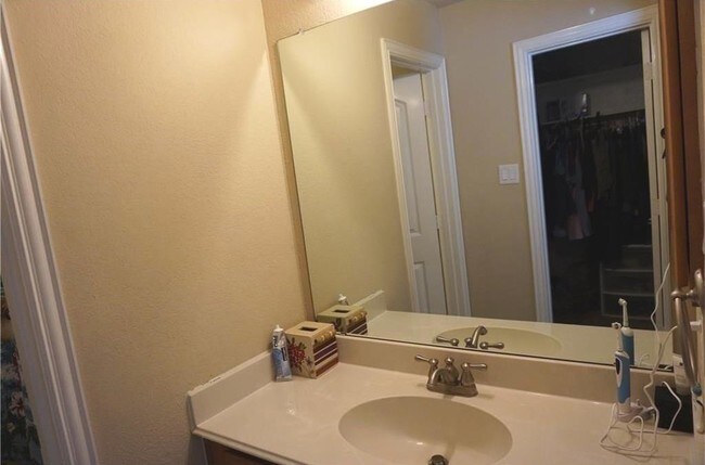 Building Photo - 1019 Amesbury Dr