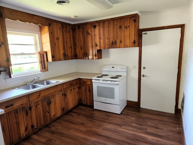 Building Photo - 1324 Mt Gallant Rd