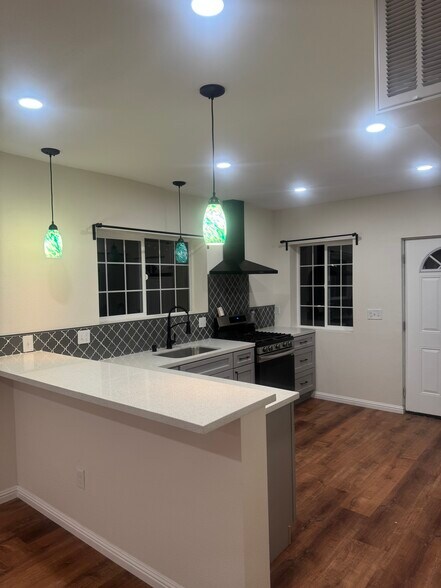 Building Photo - 675 25th St