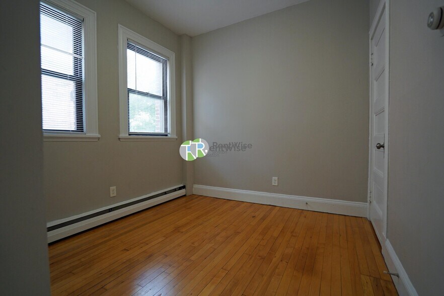 Building Photo - 72 Gardner St