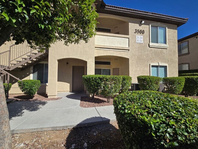 Building Photo - Spacious 3 bedroom 2 bath upgraded condo