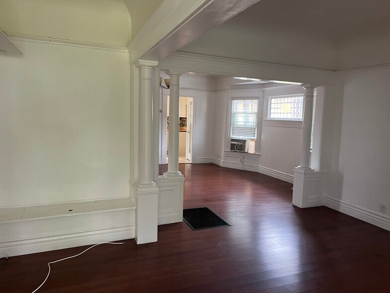 Building Photo - 1253 N Commonwealth Ave