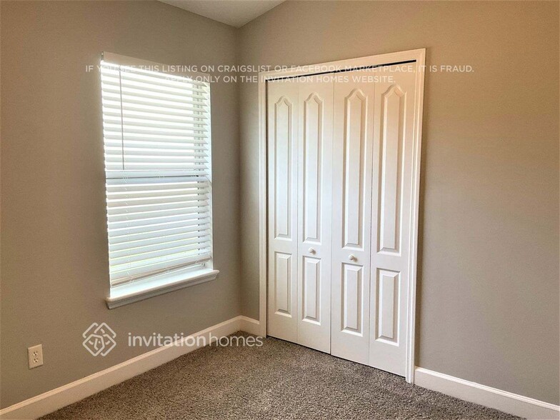 Building Photo - 14745 Falling Waters Dr