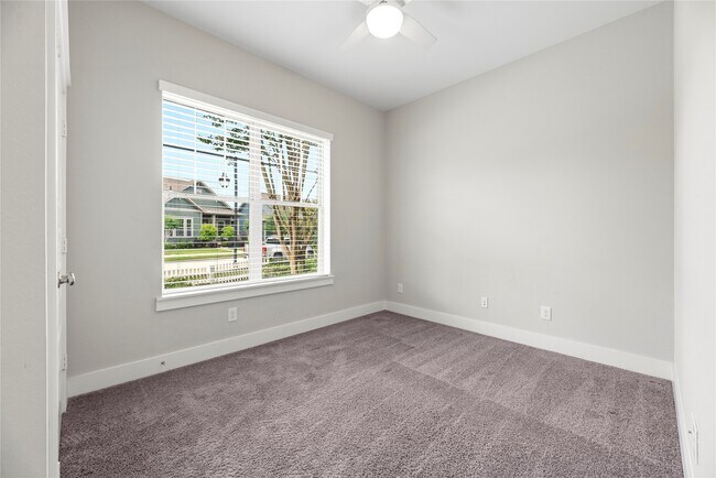 Building Photo - 18423 Blue Hollow Heights Dr