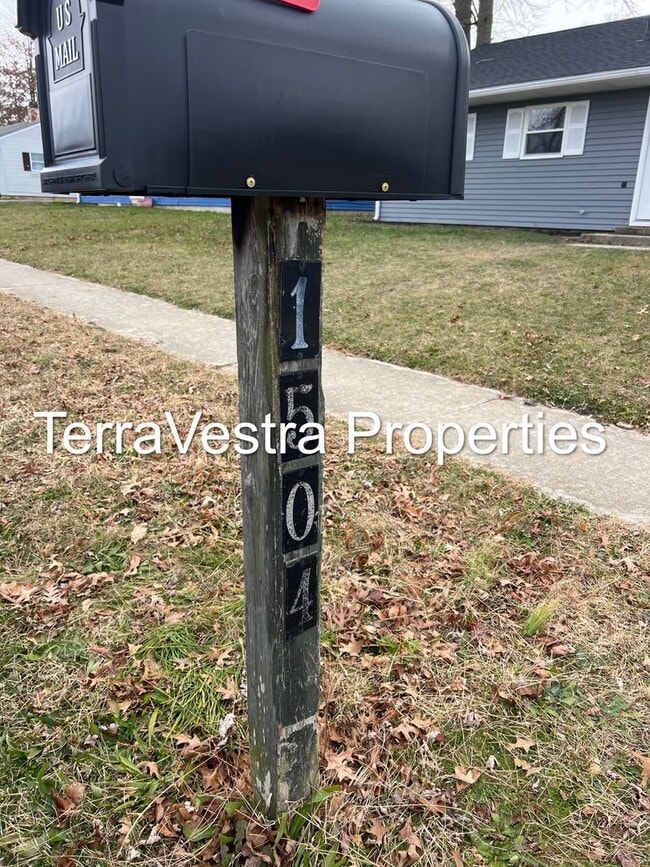 Building Photo - 3 Bed Single Family in Upper Deerfield!