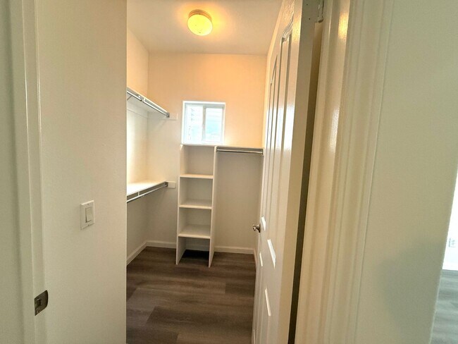 Building Photo - 2054