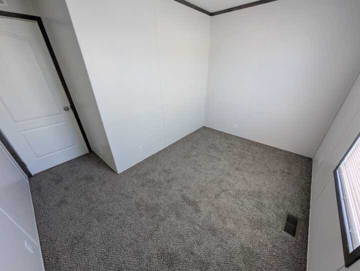 Building Photo - 16151 Notre Dame St