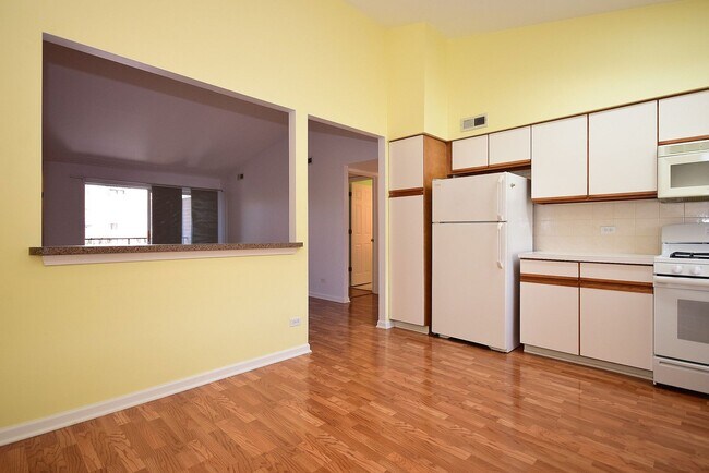 Building Photo - 5351 N East River Rd