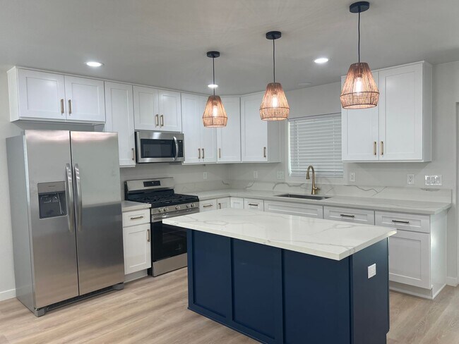 Building Photo - Brand New Detached 3 Bed/2 Bath Home-Central AC +In-Unit Laundry-Riverside