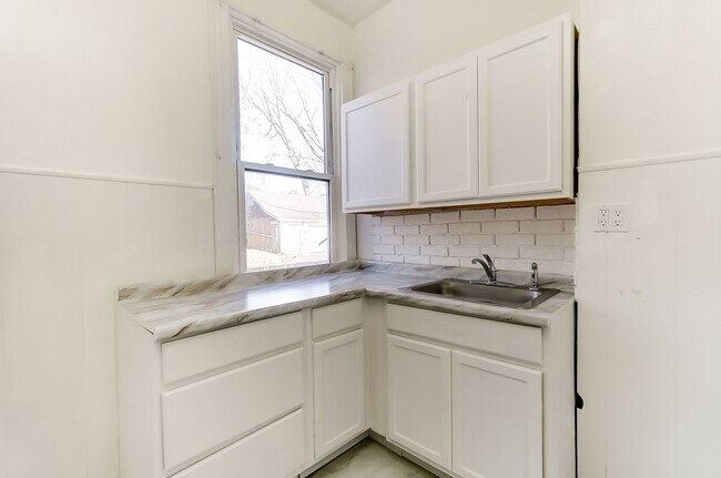 Building Photo - 2854 Shaffer Ave