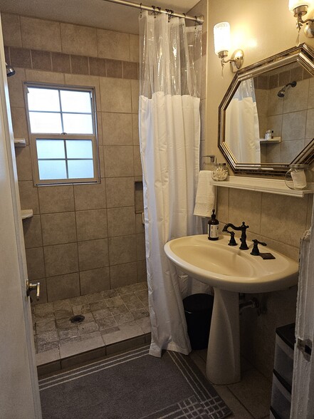 Bathroom - 160 S Fourth St
