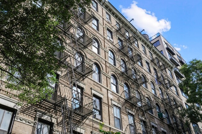 Building Photo - 316 Mott St