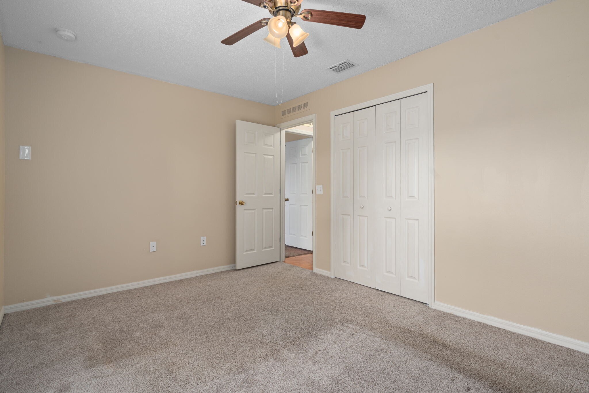 Bed room 1 of 4 - 9572 Horizon Dr
