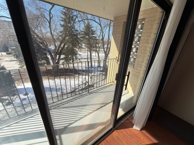 Building Photo - 999 Euclid Ave