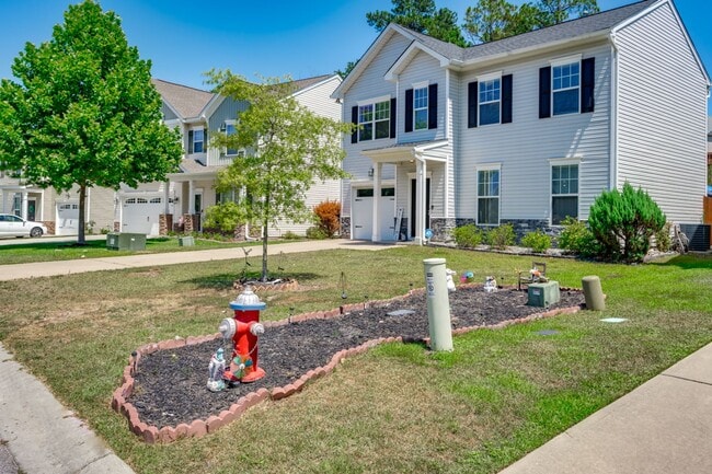 Building Photo - House In The Charming Neighborhood of Lake Carolina