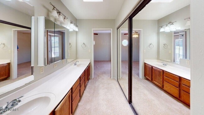 Building Photo - 5081 N Bear Canyon Rd