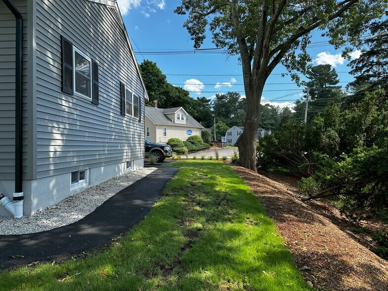 Left side yard - 193 Beaver St