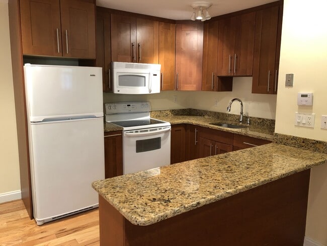 Building Photo - 6644 Hillandale Rd