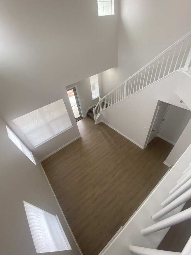 Building Photo - 1341 N Stratton Ave