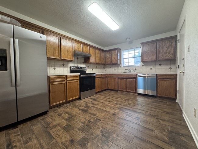 Building Photo - 1801 Thomas Ct
