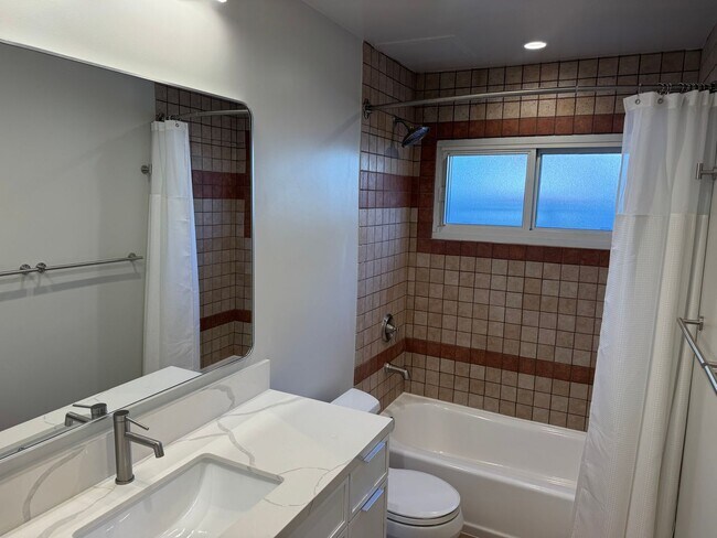 Building Photo - Rees