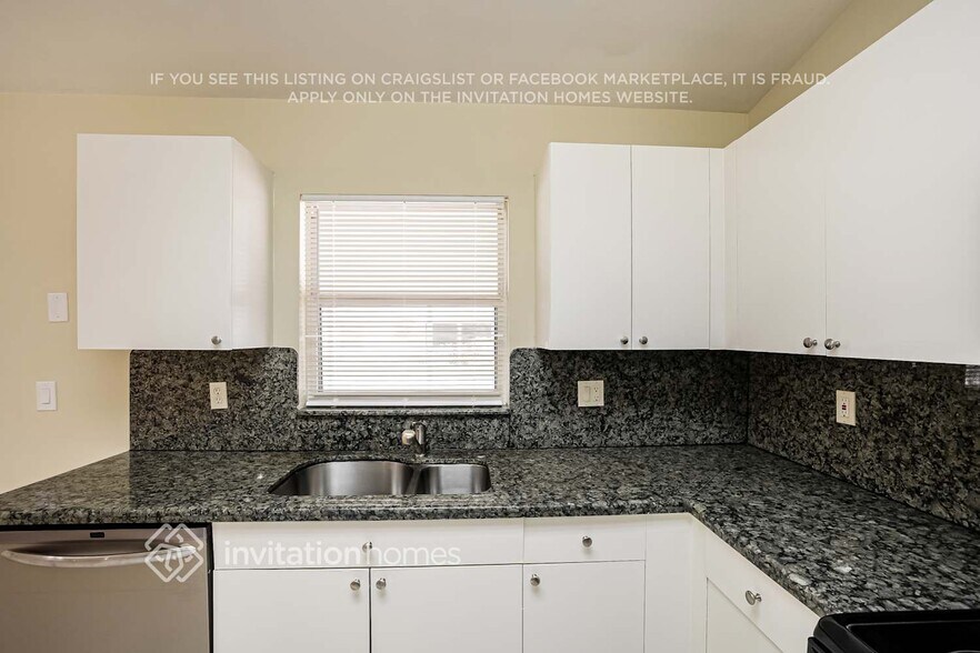 Building Photo - 15562 Horseshoe Ln