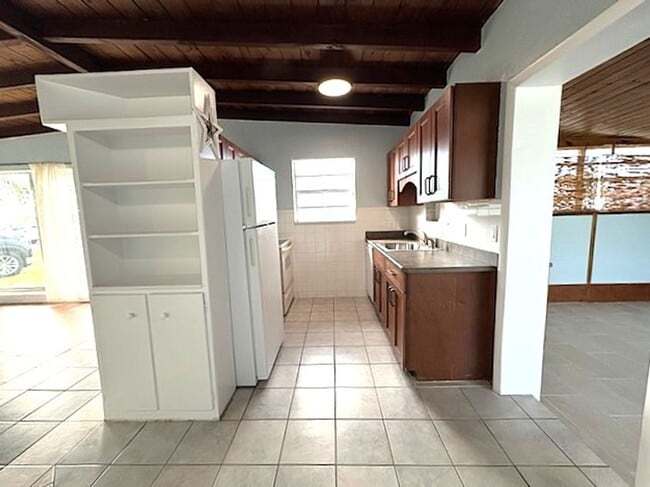 Building Photo - Beachside Bungalow in Ormond Beach!
