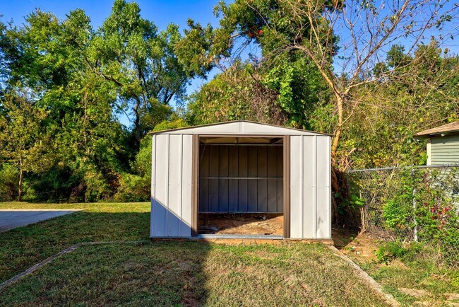 Building Photo - 3 Bed 2 Bath close to OU Med Center
