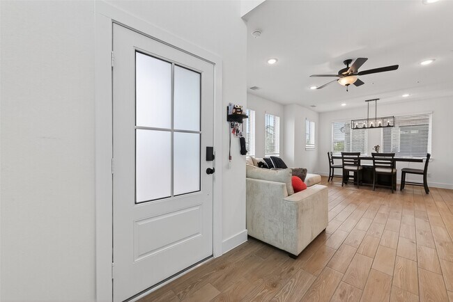 Building Photo - 15162 Post Oak Fls Dr