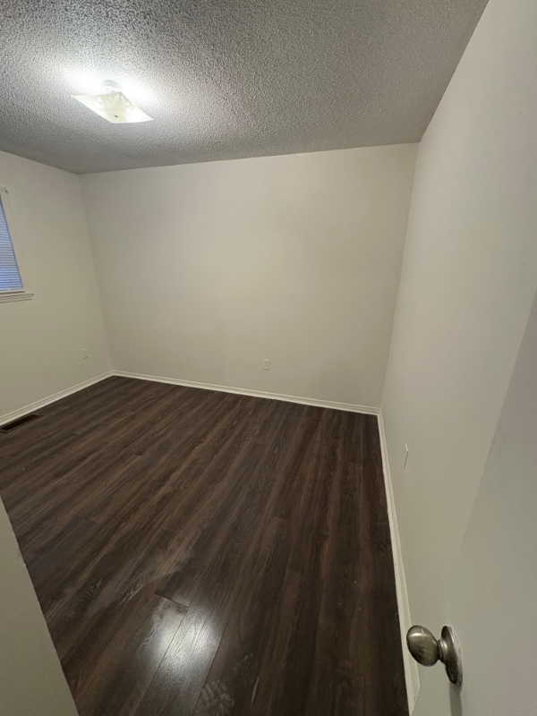 Building Photo - 122 Carriage Pl