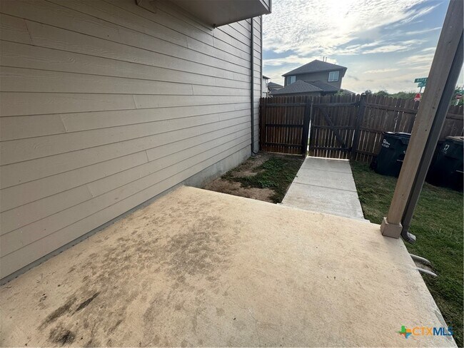Building Photo - 125 Windfield Path