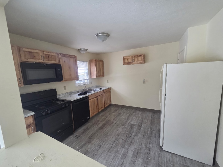 Building Photo - 423 Mathews Rd